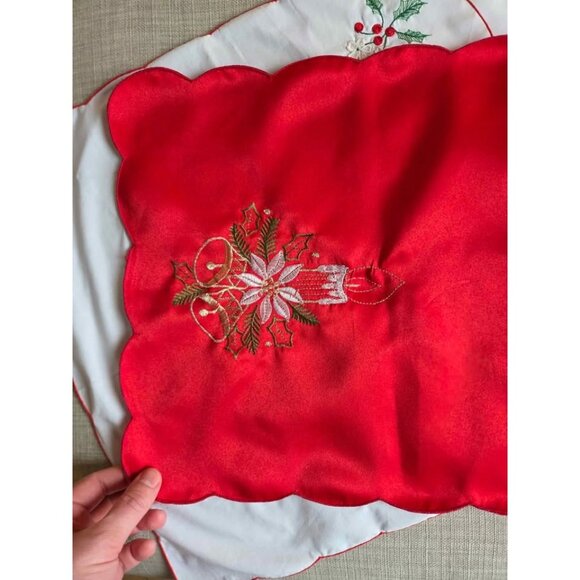 Vintage Christmas linens - Picture 3 of 7